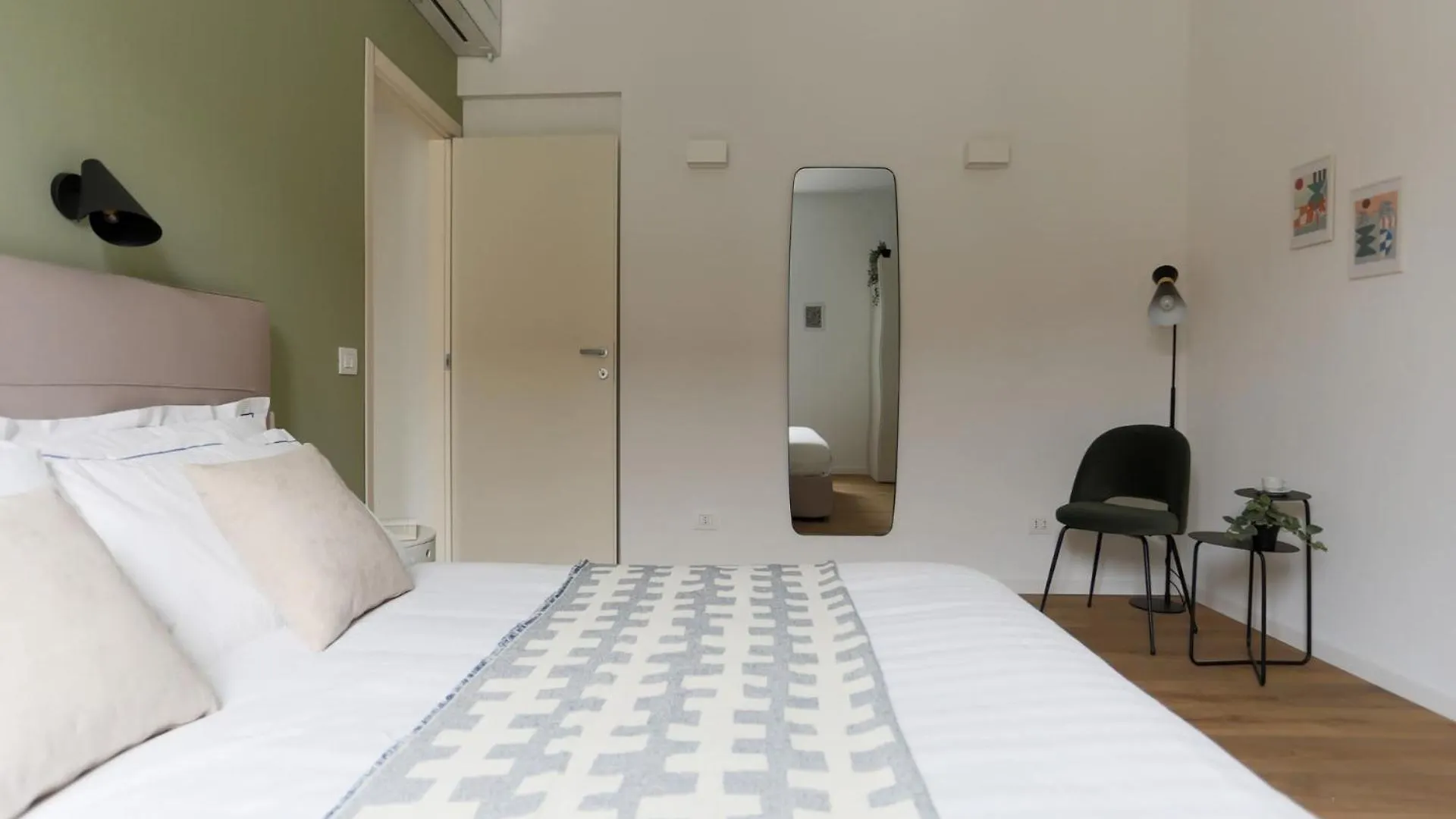 מילאנו The Best Rent - Spacious And Renovated Two-Bedroom Apartment Downtown איטליה